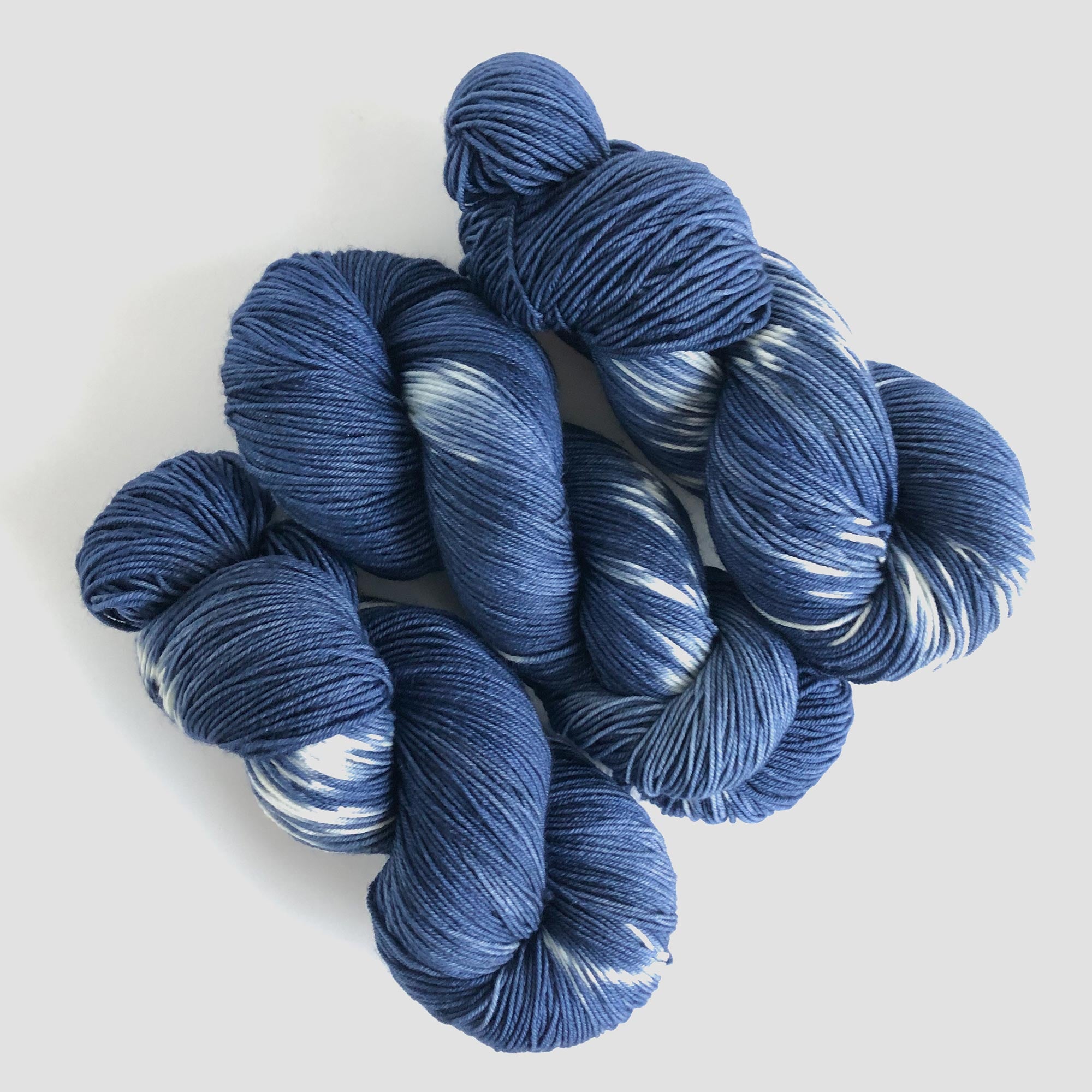 HAND DYED BULKY YARN - indigo blue tie dye